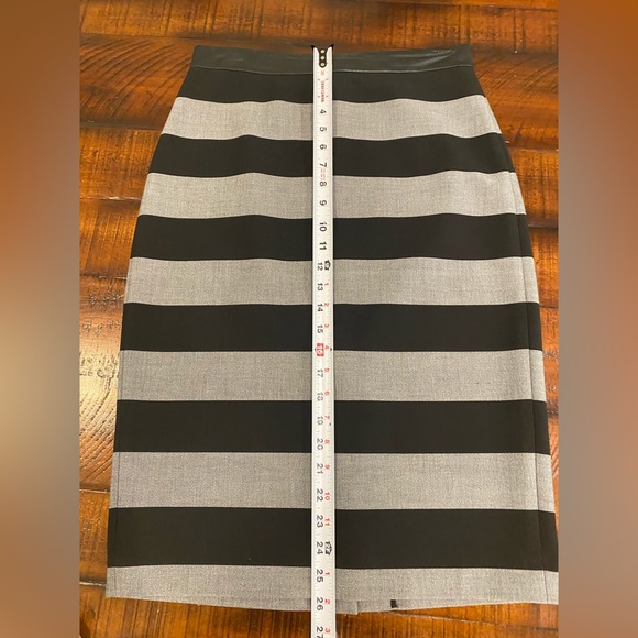 Banana Republic Black and Gray Striped Pencil Skirt - Picture 5 of 8